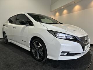 NISSAN LEAF Tekna 40 kWh Leer | Navigatie | LED | Trekhaak | SOH 86,1% dak zwart