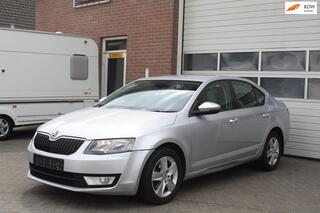 SKODA OCTAVIA 1.6 TDI Greenline Ambition right hand drive. airco, licht metalen velgen, elektrische ramen
