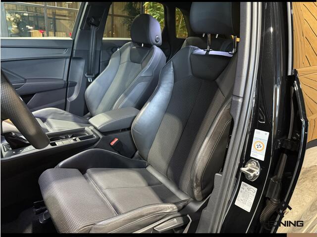Audi Q3 45 TFSI e S edition Black edition. Trekhaak. Navi. 19 inch. Camera.