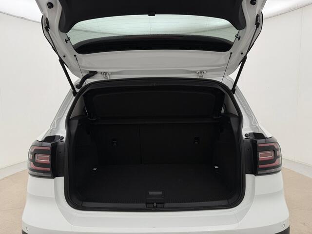 Volkswagen T-Cross 1.5 Style Automaat | Adaptive cruise | Stoelverwarming | CarPlay | Camera | Trekhaak