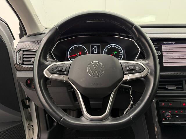 Volkswagen T-Cross 1.5 Style Automaat | Adaptive cruise | Stoelverwarming | CarPlay | Camera | Trekhaak