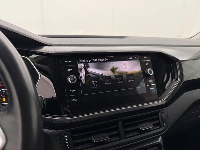 Volkswagen T-Cross 1.5 Style Automaat | Adaptive cruise | Stoelverwarming | CarPlay | Camera | Trekhaak