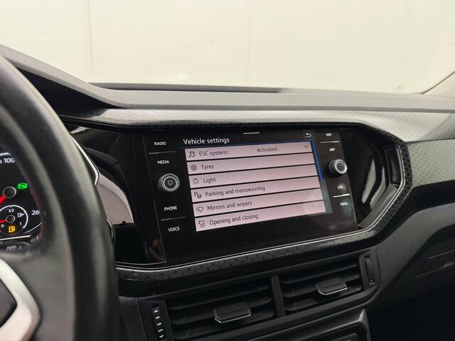 Volkswagen T-Cross 1.5 Style Automaat | Adaptive cruise | Stoelverwarming | CarPlay | Camera | Trekhaak