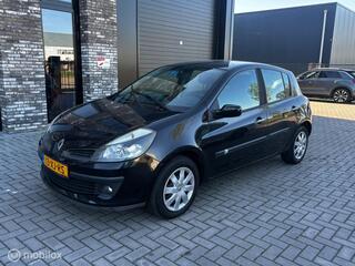 RENAULT CLIO 1.6-16V Nieuwe APK