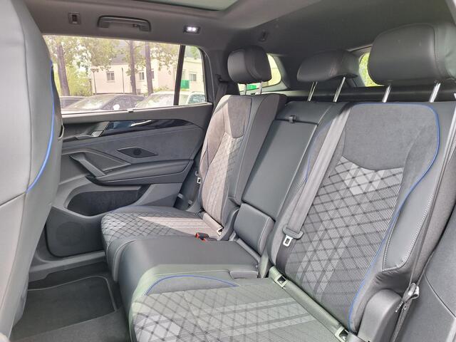 Volkswagen Tayron Hybrid 272pk R-Line Blackstyle Pano,Trekhaak,Camera