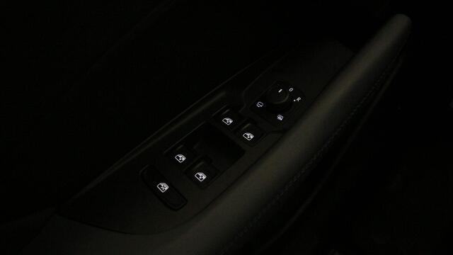 Cupra Terramar Business 1.5 TSI eHybrid 204pk DSG Automaat Trekhaak, Adaptive cruise control, Elektrische achterklep, Achteruitrijcamera, Stuurwiel verwarmd
