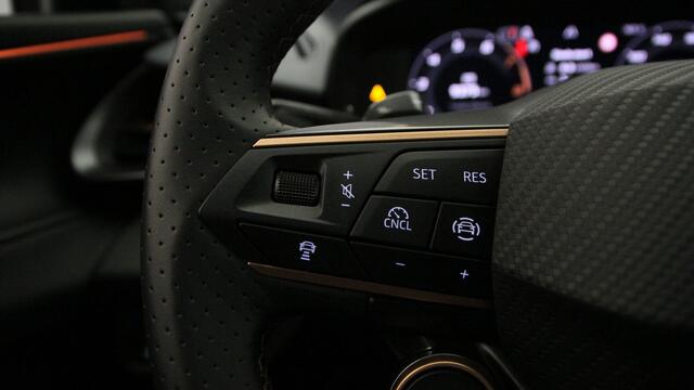 Cupra Terramar Business 1.5 TSI eHybrid 204pk DSG Automaat Trekhaak, Adaptive cruise control, Elektrische achterklep, Achteruitrijcamera, Stuurwiel verwarmd