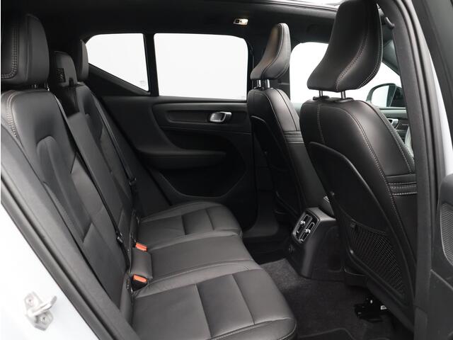 Volvo XC40 1.5 T5 Recharge R-Design / Trekhaak / Panoramadak / Harman Kardon / 360 Camera / Lederen Bekleding / Elektrische Stoelen / Getint Glas /