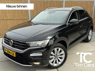 VOLKSWAGEN T-Roc 1.5 TSI Style Business Automaat | Climate control | Cruise control adaptief | Navigatiesysteem | Apple CarPlay/Android Auto | Rijstrooksensor | 17 inch velgen | Getint glas | Achteruitrijcamera | Parkeersensoren voor en achter