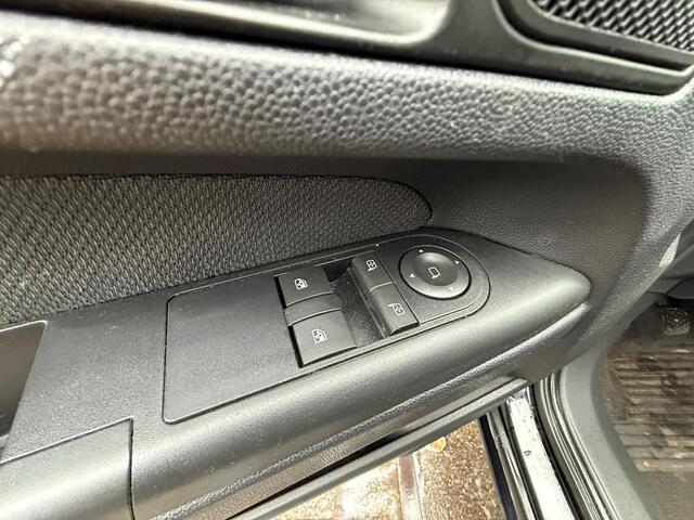 Opel Zafira 2.2 Enjoy Apk/Airco/6.Bak/GOED LEZEN AUB