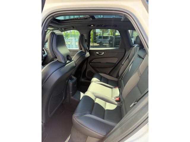 Volvo XC60 2.0 T8 Plug-in hybrid AWD Plus Black Edition Pano-360-Head up-Keyless-H&K-21