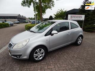 OPEL CORSA 1.4-16V White Edition