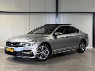 VOLKSWAGEN PASSAT 1.5 TSI R-Line Business + Pano Virtual H&K