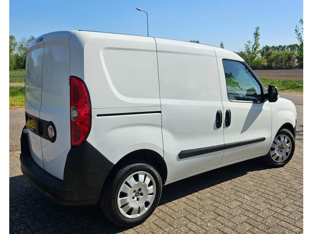 Fiat Doblo Cargo 1.4i Benzine met Navi, PDC Camera, Zijdeur en Diverse Opties