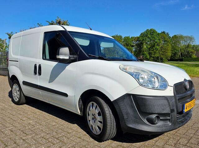 Fiat Doblo Cargo 1.4i Benzine met Navi, PDC Camera, Zijdeur en Diverse Opties