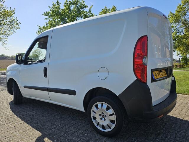 Fiat Doblo Cargo 1.4i Benzine met Navi, PDC Camera, Zijdeur en Diverse Opties