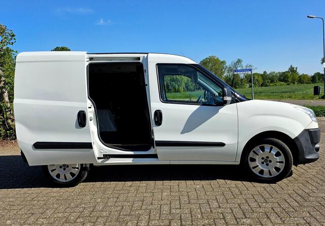 Fiat Doblo Cargo 1.4i Benzine met Navi, PDC Camera, Zijdeur en Diverse Opties