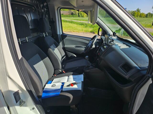 Fiat Doblo Cargo 1.4i Benzine met Navi, PDC Camera, Zijdeur en Diverse Opties
