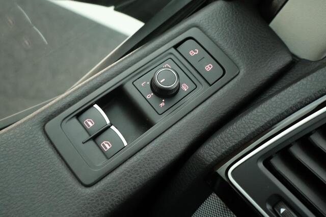 Volkswagen Transporter 2.0 TDI 204pk DSG L1H1 Caravelle Marge Trekhaak Leder Navigatie Led Koplampen ACC