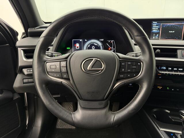 Lexus UX 250h Comfort Line | Trekhaak | Camera | Adaptive Cruise | Stoel-/Stuurverwarming | CarPlay