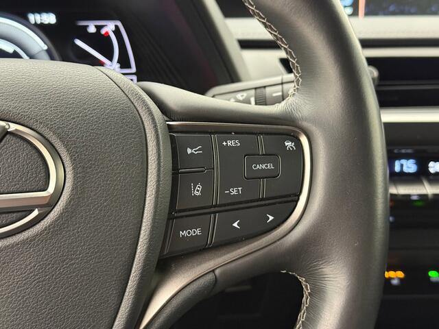 Lexus UX 250h Comfort Line | Trekhaak | Camera | Adaptive Cruise | Stoel-/Stuurverwarming | CarPlay