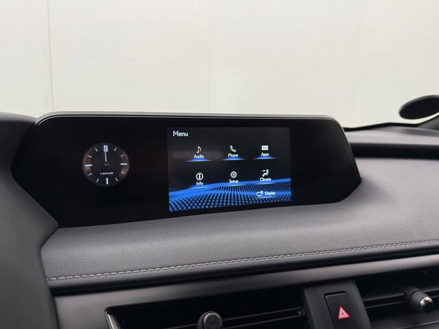 Lexus UX 250h Comfort Line | Trekhaak | Camera | Adaptive Cruise | Stoel-/Stuurverwarming | CarPlay