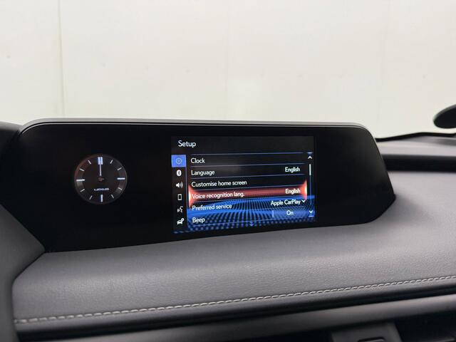 Lexus UX 250h Comfort Line | Trekhaak | Camera | Adaptive Cruise | Stoel-/Stuurverwarming | CarPlay