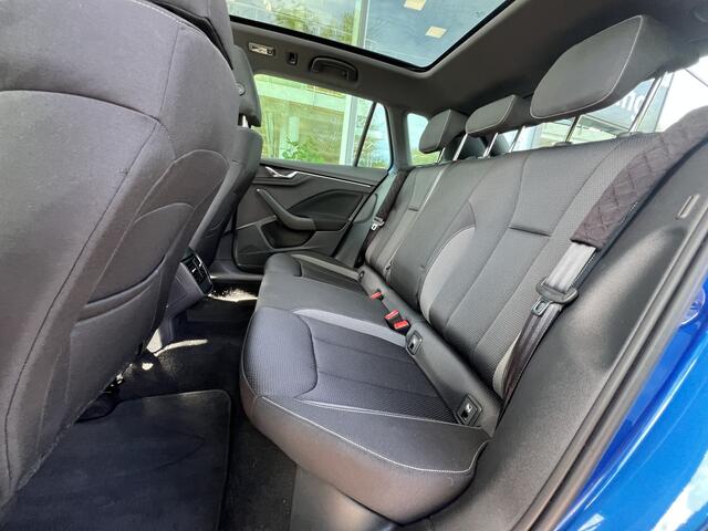 Skoda Kamiq 1.0 TSI 110pk DSG Ambition / Panoramadak / Virtual cockpit / Navigatie / Smartlink / Parkeersensoren V+A /  17'' LMV