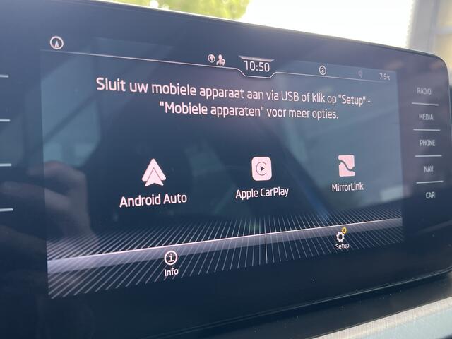 Skoda Kamiq 1.0 TSI 110pk DSG Ambition / Panoramadak / Virtual cockpit / Navigatie / Smartlink / Parkeersensoren V+A /  17'' LMV