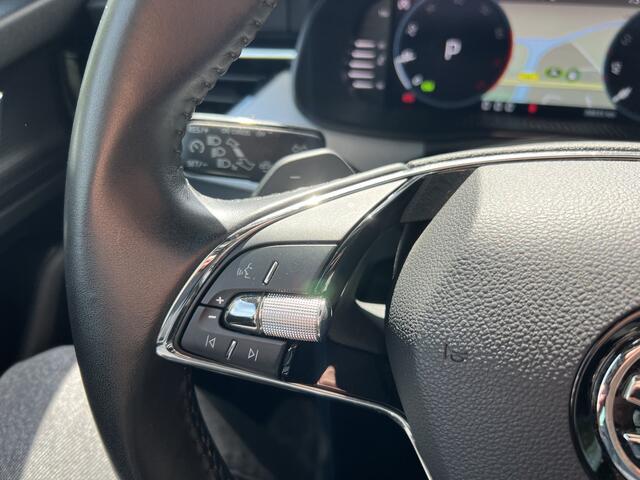 Skoda Kamiq 1.0 TSI 110pk DSG Ambition / Panoramadak / Virtual cockpit / Navigatie / Smartlink / Parkeersensoren V+A /  17'' LMV