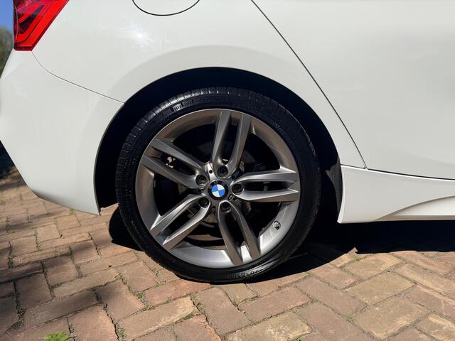 BMW 1-Serie 118i Executive M-Sport | Alcantara | Automaat | BMWLaser