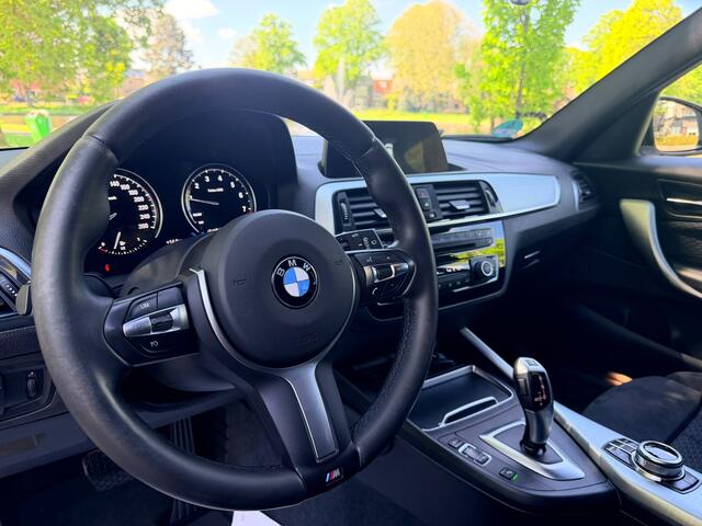 BMW 1-Serie 118i Executive M-Sport | Alcantara | Automaat | BMWLaser
