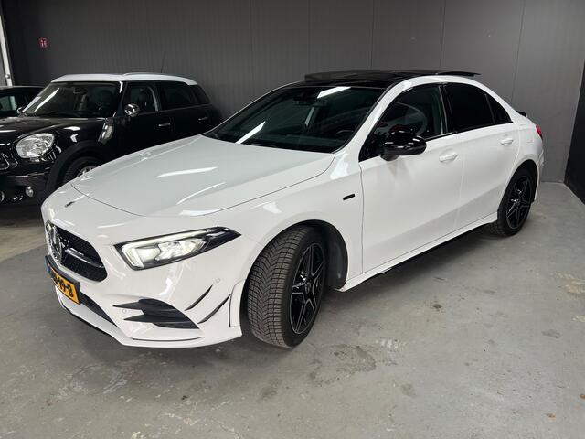 Mercedes-Benz A-Klasse 250 e Premium Plus | Pano | Stoelverwarming | Alcantara/Leder