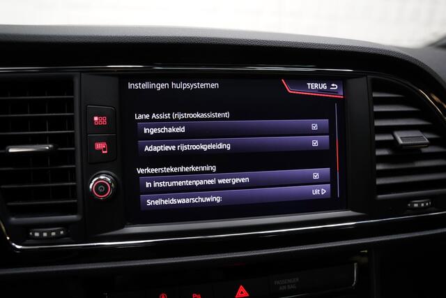 Seat Leon 1.5 TSI FR PANO VIRTUAL SFEER ACC SFEER TREKHAAK