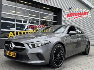 MERCEDES-BENZ A-KLASSE 180 Business Solution - Navigatie / Apple CarPlay I Sport interieur I PDC I LED I 85.000 KM - Dealer ond.