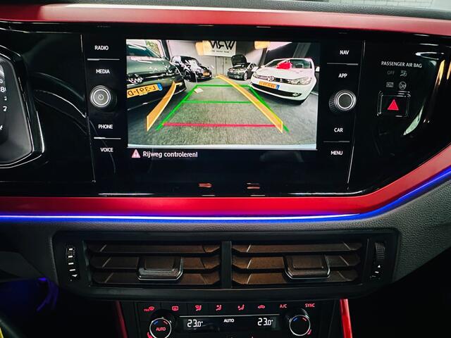Volkswagen Polo 1.0 TSI Beats - ACHTERUITRIJCAMERA - SFEERVERLICHTING - NAVI - AUTOMATISCHE CLIMA - STOELVERW - APPLE CARPLAY -