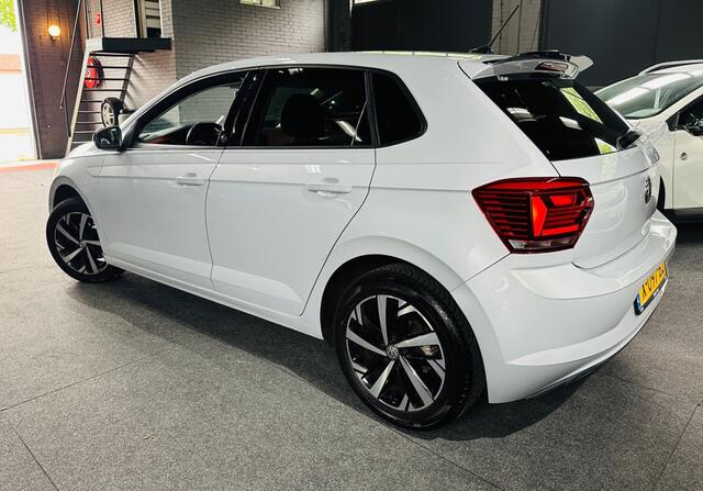 Volkswagen Polo 1.0 TSI Beats - ACHTERUITRIJCAMERA - SFEERVERLICHTING - NAVI - AUTOMATISCHE CLIMA - STOELVERW - APPLE CARPLAY -