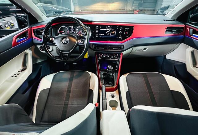 Volkswagen Polo 1.0 TSI Beats - ACHTERUITRIJCAMERA - SFEERVERLICHTING - NAVI - AUTOMATISCHE CLIMA - STOELVERW - APPLE CARPLAY -