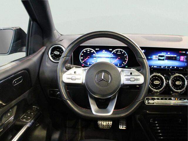Mercedes-Benz B-Klasse 200 Business Solution AMG Panorama dak | Trekhaak | NL auto - compl.dealer onderh.