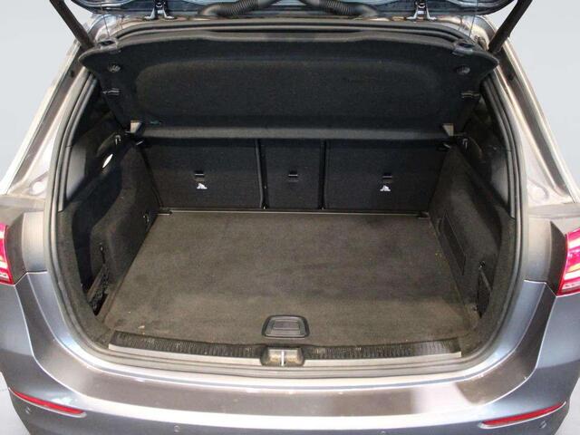 Mercedes-Benz B-Klasse 200 Business Solution AMG Panorama dak | Trekhaak | NL auto - compl.dealer onderh.