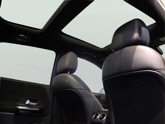 Mercedes-Benz B-Klasse 200 Business Solution AMG Panorama dak | Trekhaak | NL auto - compl.dealer onderh.
