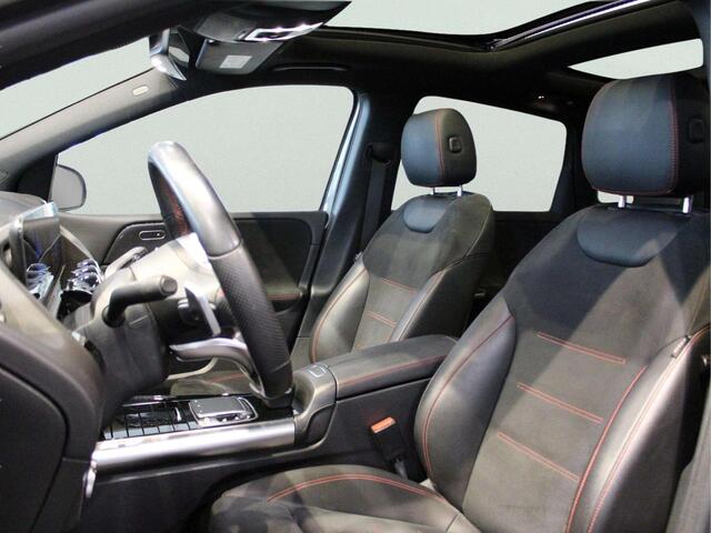 Mercedes-Benz B-Klasse 200 Business Solution AMG Panorama dak | Trekhaak | NL auto - compl.dealer onderh.