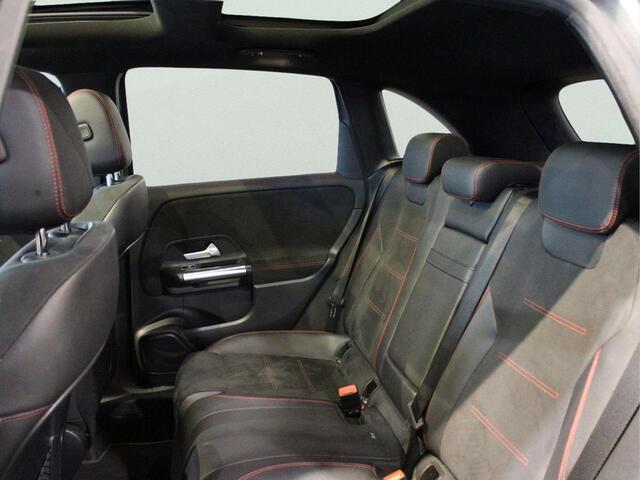 Mercedes-Benz B-Klasse 200 Business Solution AMG Panorama dak | Trekhaak | NL auto - compl.dealer onderh.