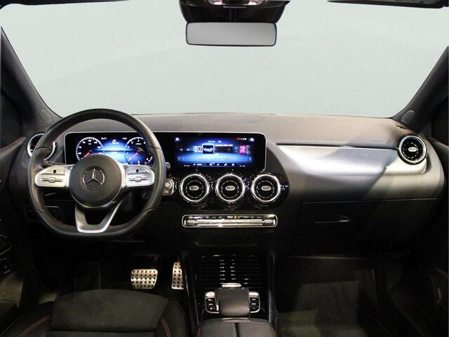 Mercedes-Benz B-Klasse 200 Business Solution AMG Panorama dak | Trekhaak | NL auto - compl.dealer onderh.