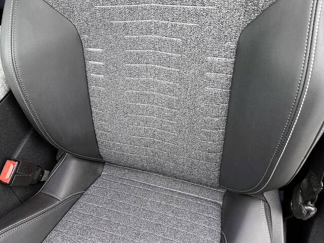 Peugeot 5008 Hybrid 145 pk Automaat Allure | Rijklaar | Panoramisch navigatie pack | AGR-stoelen | 360 camera | Dodehoekdetectie |
