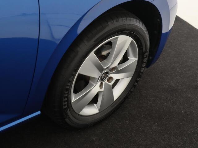 Skoda Scala 1.0 TSI Sport Business | CarPlay | Cruise control | Climate control | Parkeersensoren | Sportstoelen voor | Draadloze telefoonlader | Elektrisch
