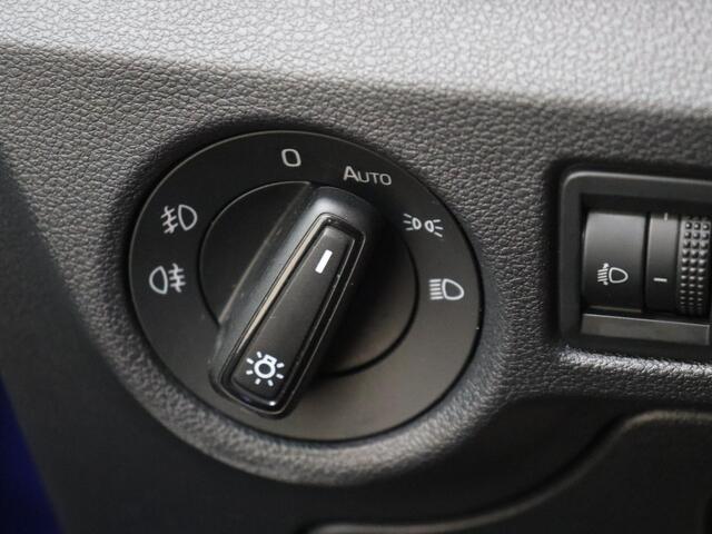 Skoda Scala 1.0 TSI Sport Business | CarPlay | Cruise control | Climate control | Parkeersensoren | Sportstoelen voor | Draadloze telefoonlader | Elektrisch