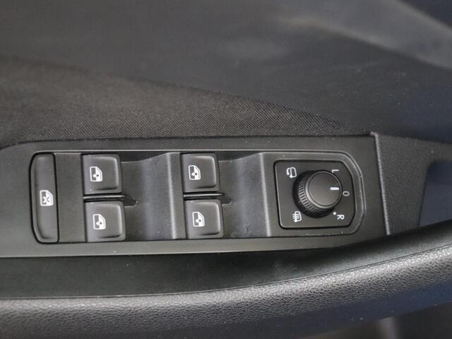 Skoda Scala 1.0 TSI Sport Business | CarPlay | Cruise control | Climate control | Parkeersensoren | Sportstoelen voor | Draadloze telefoonlader | Elektrisch