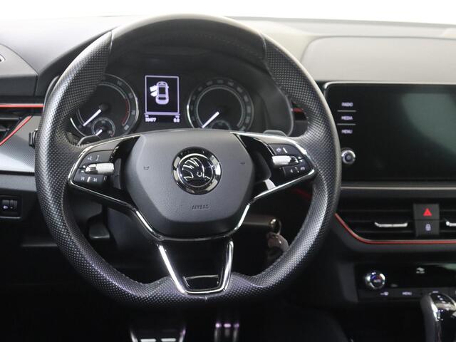 Skoda Scala 1.0 TSI Sport Business | CarPlay | Cruise control | Climate control | Parkeersensoren | Sportstoelen voor | Draadloze telefoonlader | Elektrisch
