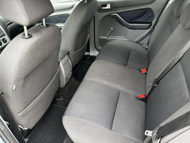 Ford Focus 1.6-16V Futura AIRCO | TREKHAAK | ELEK RAMEN | NWE APK